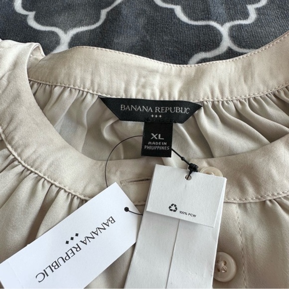 💥SALE💥Banana Republic Volume Balloon Sleeve Satin Blouse Oyster Pearl XL - Picture 7 of 11